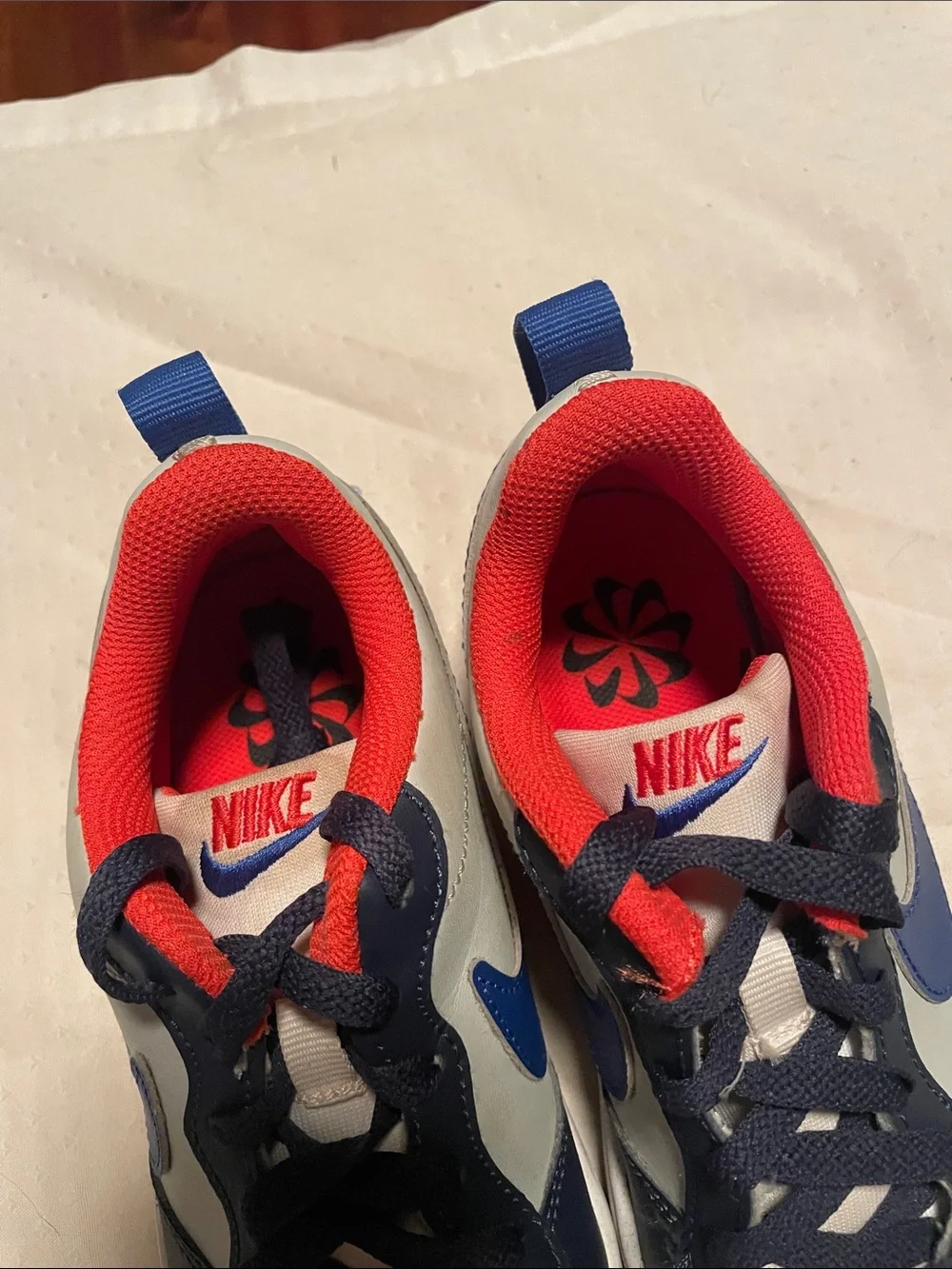 Nike Kids Low-Top Sneakers in White, Navy & Orange
